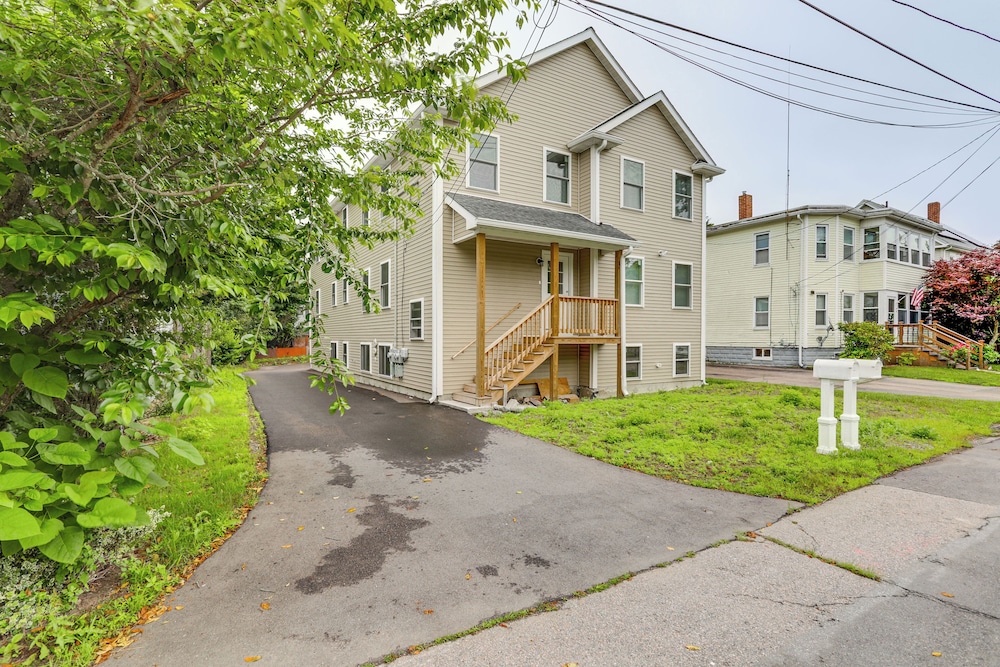2 Mi to Dtwn Attleboro: Pet-friendly Apt!