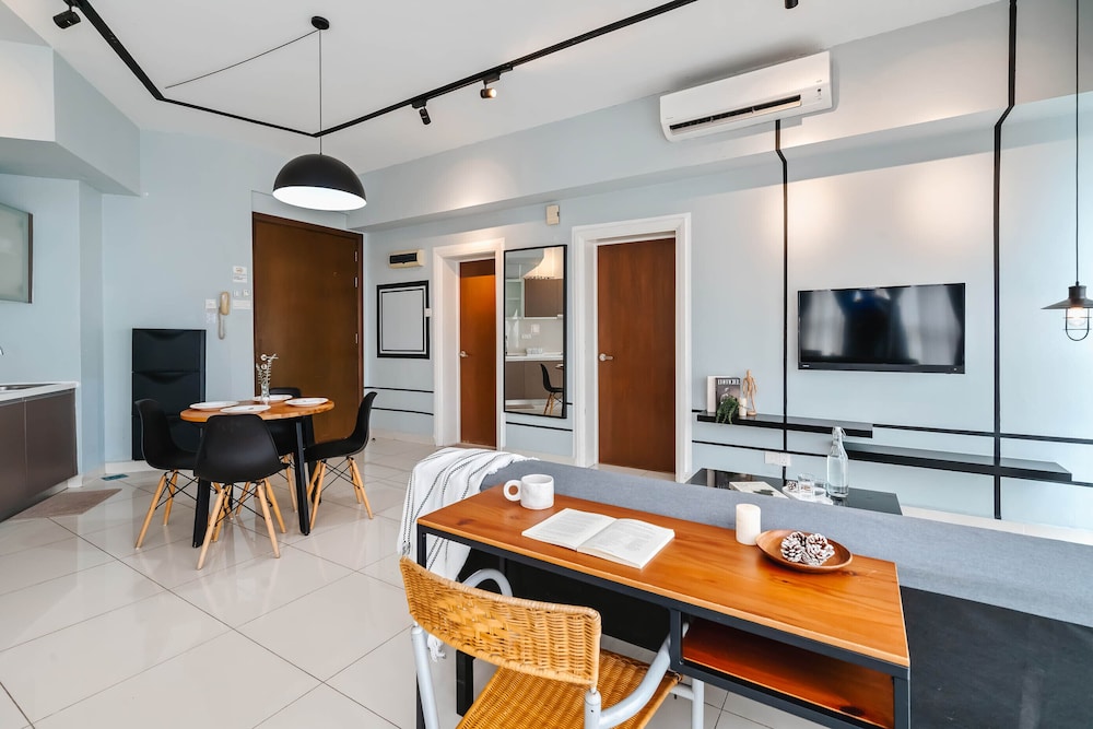 NaiBnB @ Regalia Residence