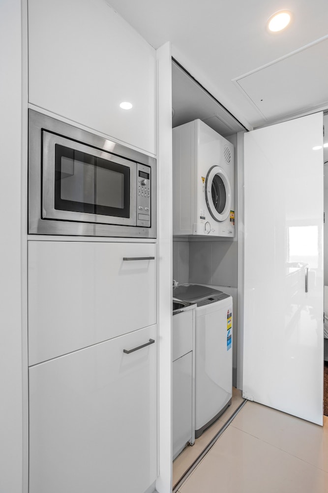 Oceanview 2-bed With Pool, Sauna, Gym & Parking