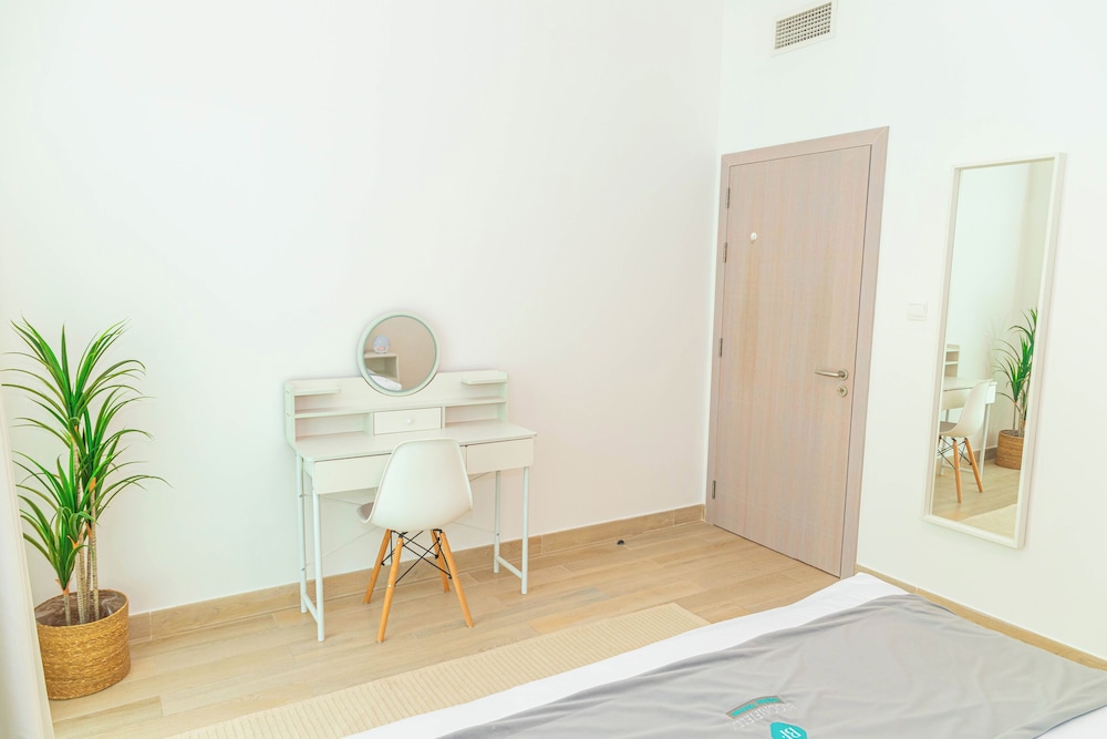 Bloomfields Stylish 1BR in Waters Edge