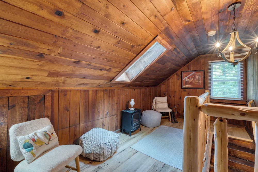 Riverwood Gatlinburg/pigeon Forge Cabin w/ River Views