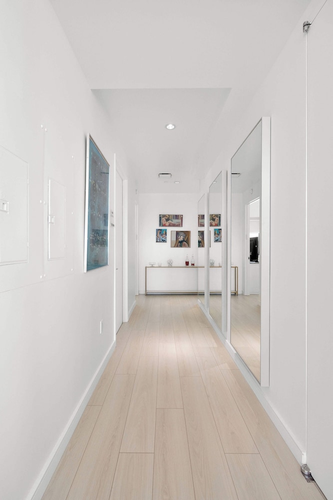 Corporate or Luxury 4 Bedroom Penthouse Steps From Times Square Sleeps 8 - Image 3