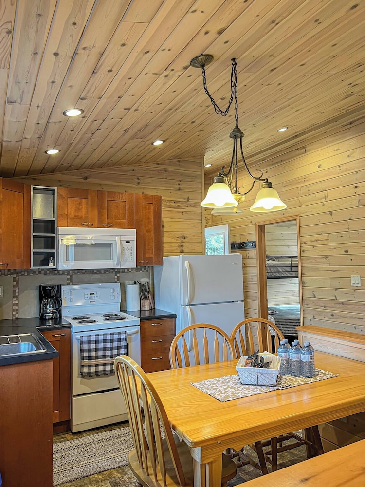 Ahmic Lake Resort's Black Bear Cottage