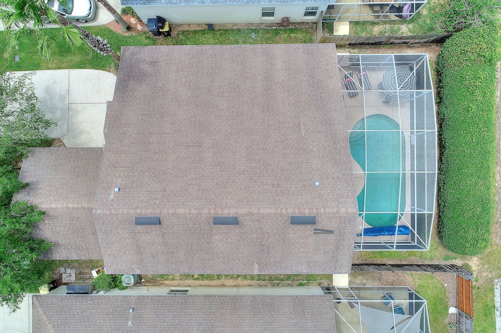 2 Suites, 1 King, 5 Beds: Pool. Games Room #810 view 4