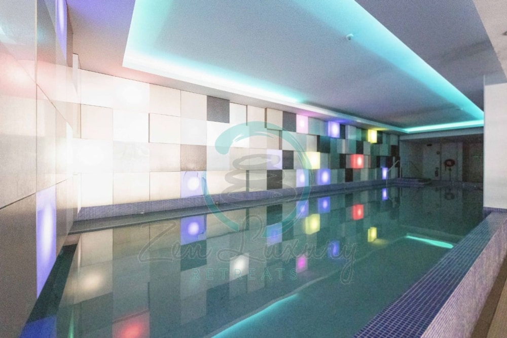 City Skyline Escape Office Parking Pool