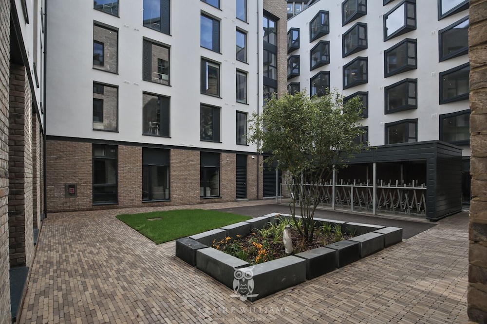 Student Only Kings Stables Road