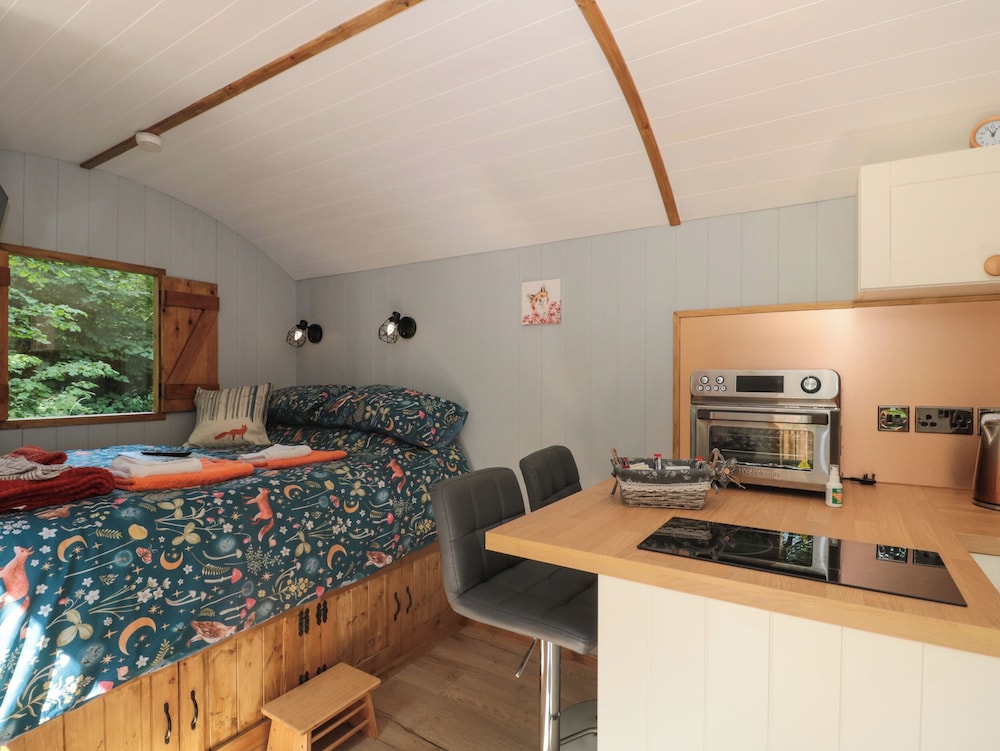 The Foxes Den Shepherds Hut