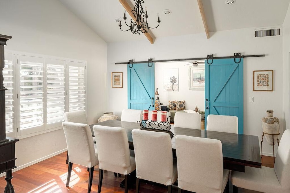 Redfield - Colorful Ranch Home - Must Visit, 사진 8