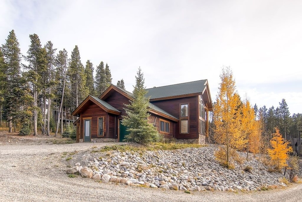 Timber Heights Lodge 3 Bedroom Home by RedAwning