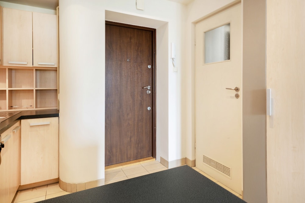 Studio Świętokrzyska Warsaw by Renters view 3