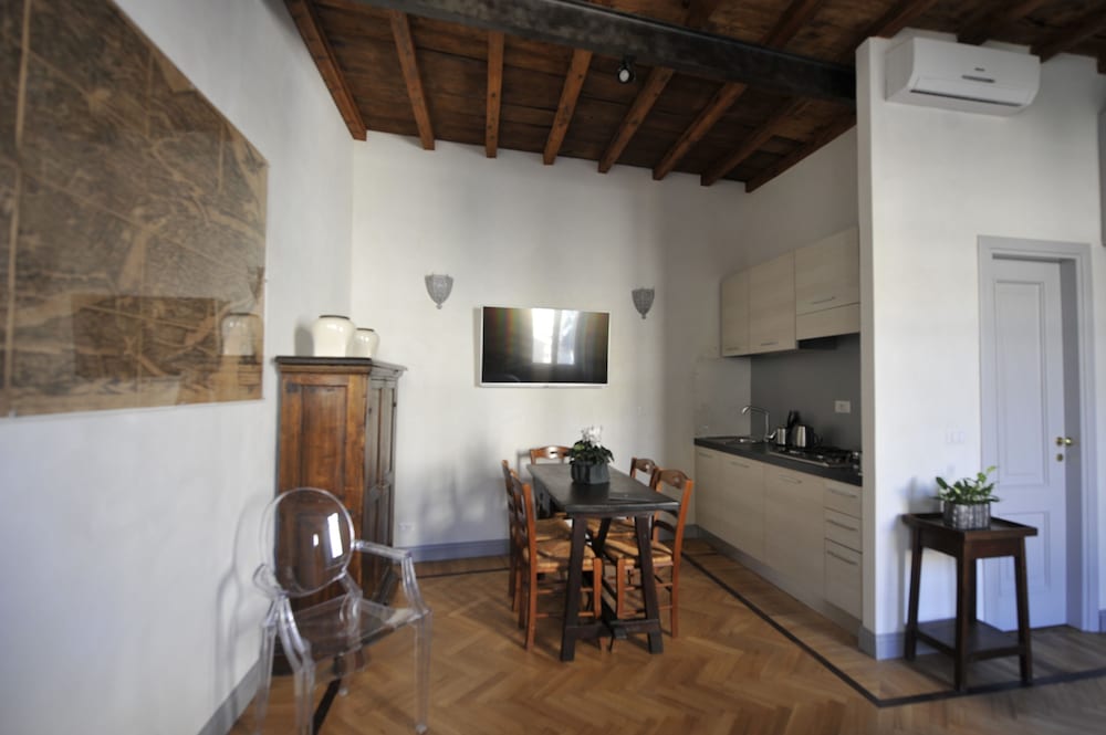 Rome Frattina 27