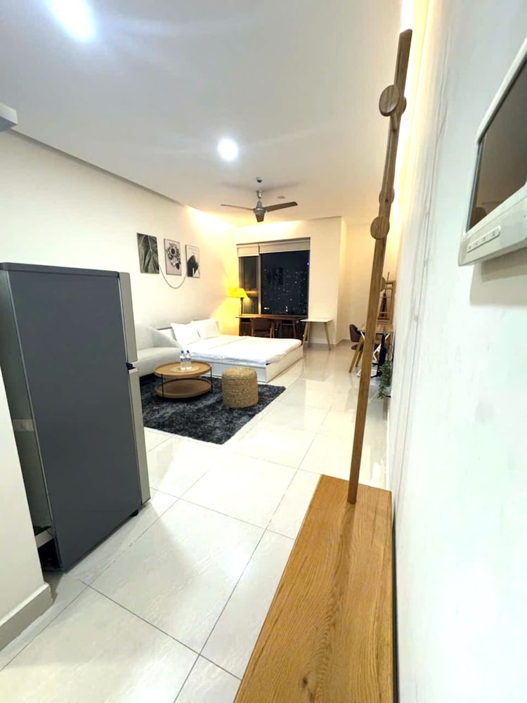 Diamond Suite Golden King