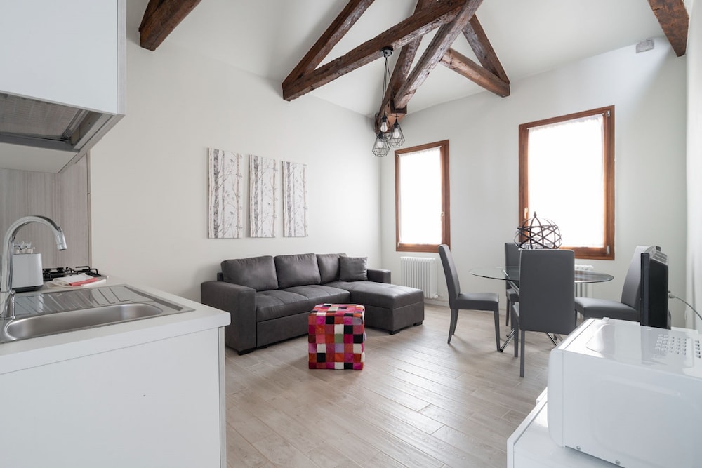 Apartments in San Marco with Canal View