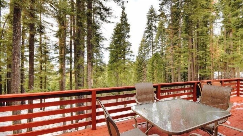 Scenic Wonders Christmas Cabin 3 Bedroom view 5