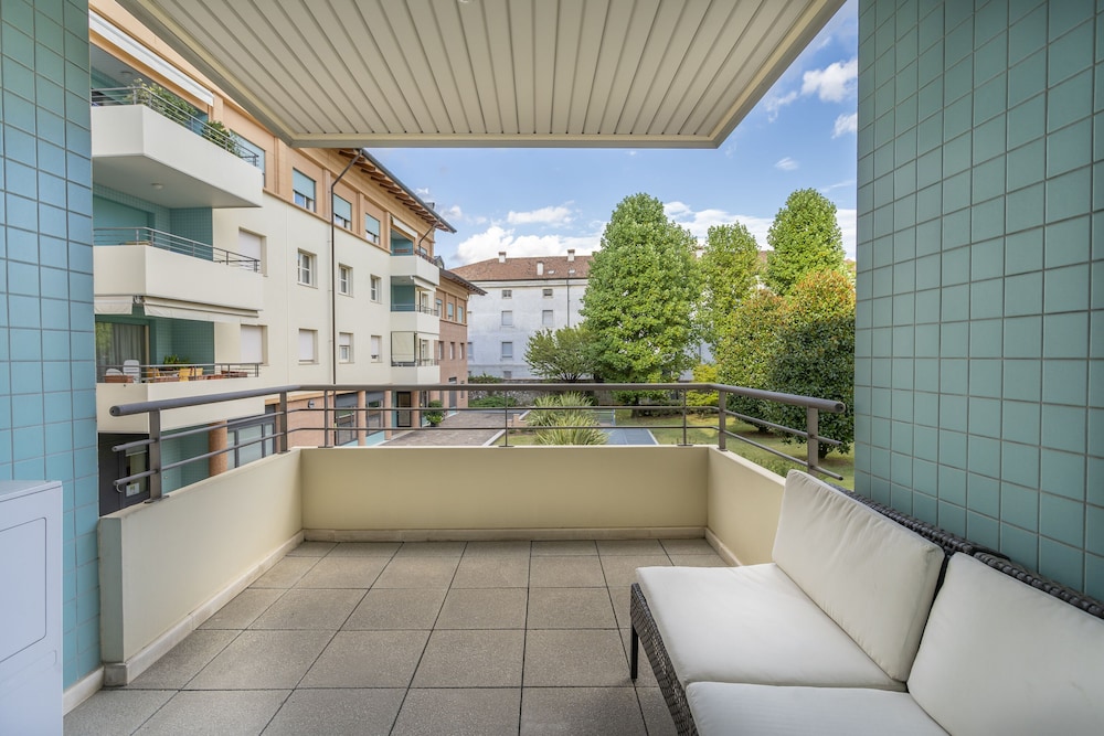 Teatro Nuovo Apartment with Free Parking view 4