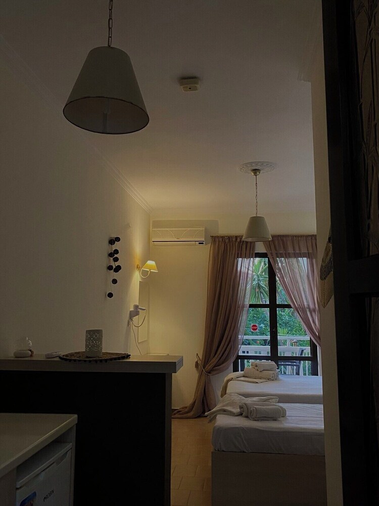 Marinos Rooms