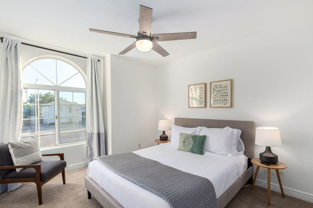 Modern Mesa Oasis Free Heated Pool Al-fresco Living