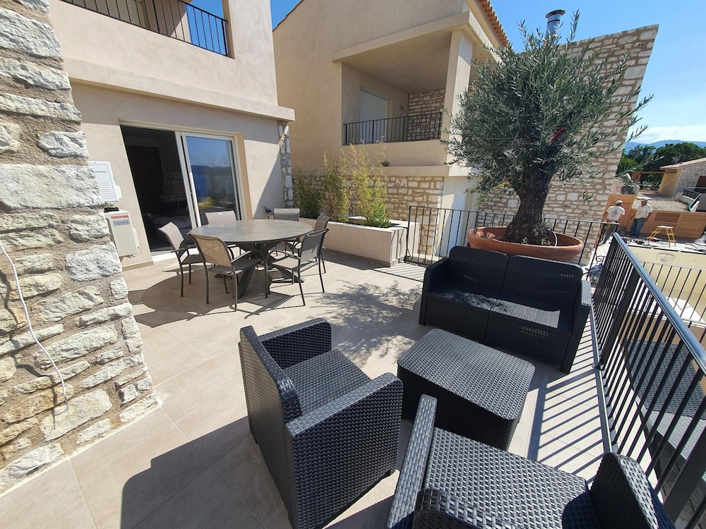 Mor405 - T3 Neuf vue mer Panoramique Avec Piscine