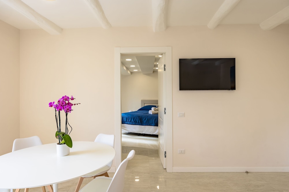 Palazzo Maddaloni Sweet Home By Napoliapartments