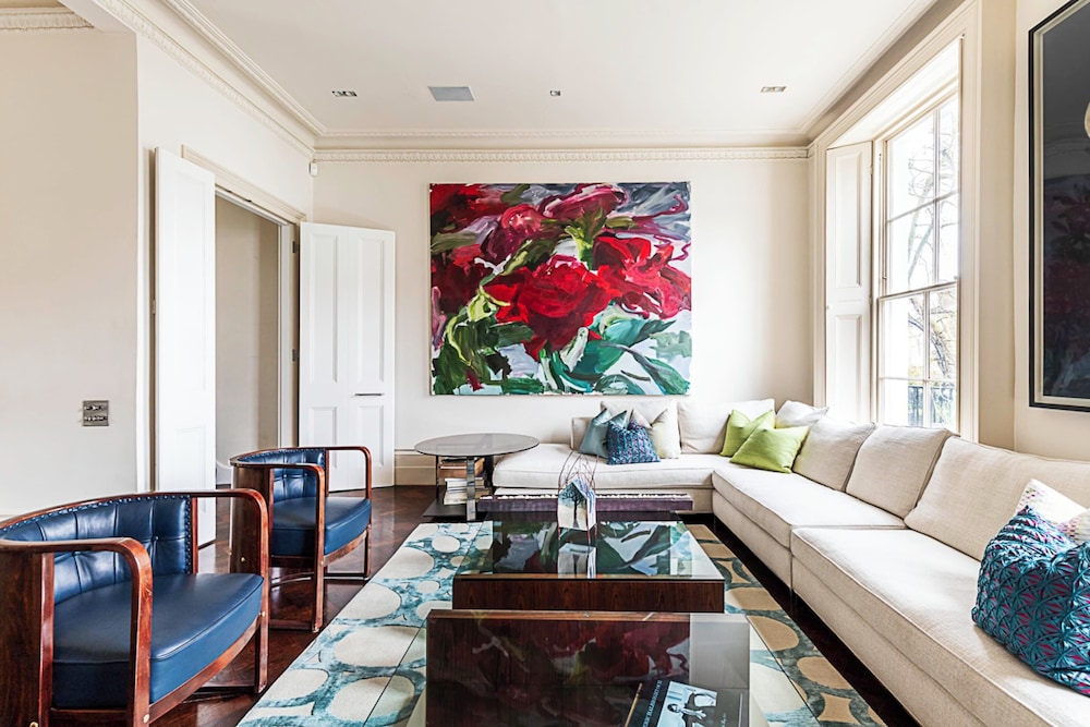 London Luxe Retreat: 5-bed Gem
