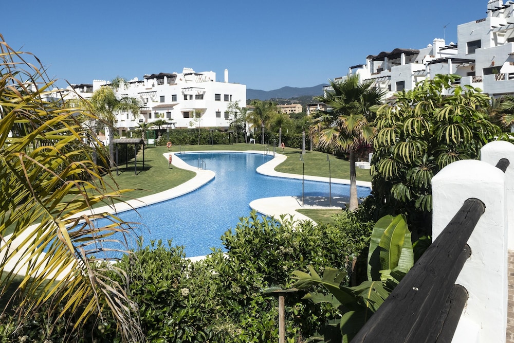 Sunset Golf Groundfloor Shared Pool