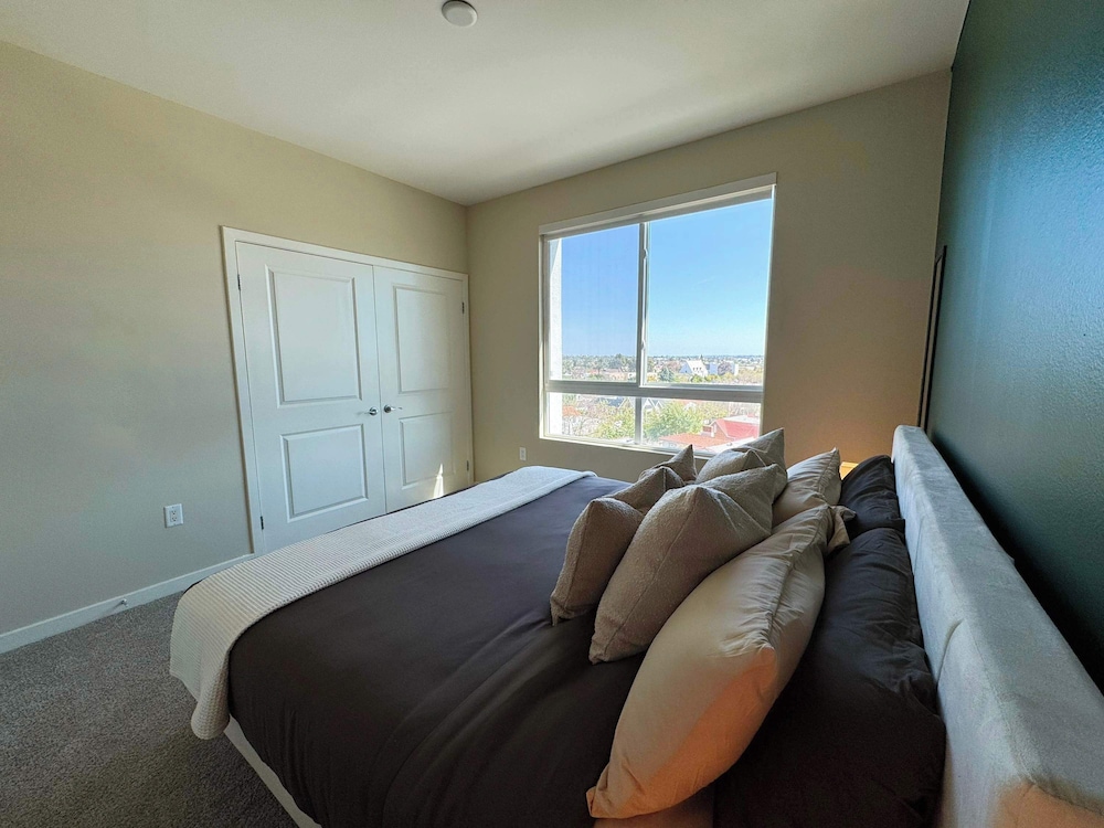 New Oasis Near Disneyland Pool Gym Free Parking