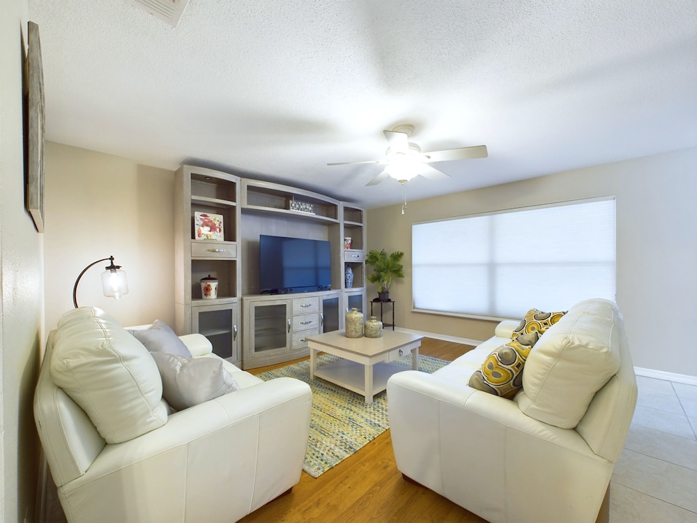 Cozy 4 Bedroom Home on Merritt Island