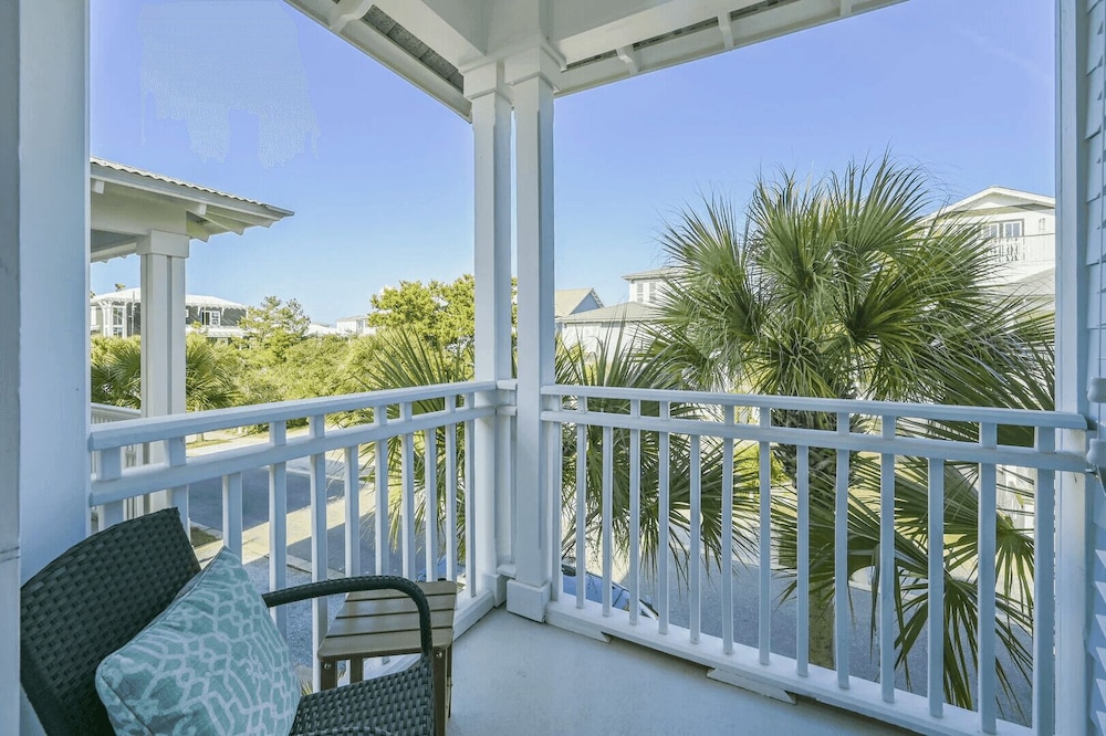 30A Emerald Waters by Avantstay Pool + Bikes + Bonfires