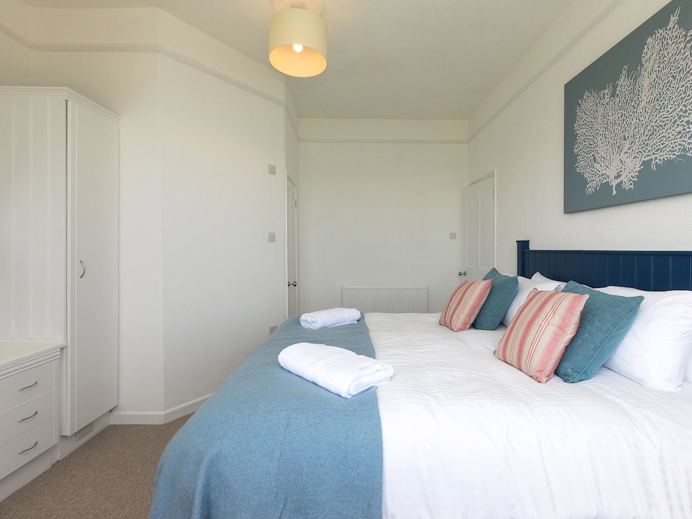 6 Albany Terrace