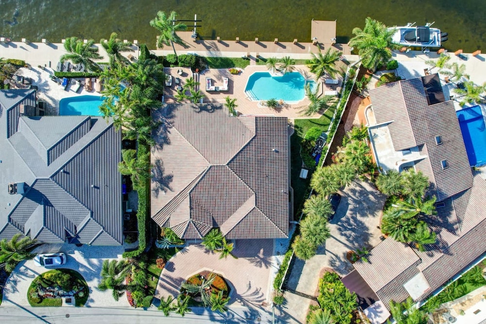 Serenity Villa Water Front
