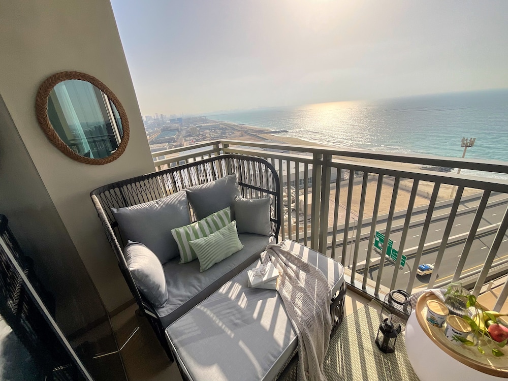 HiGuests - EMAAR 52-42