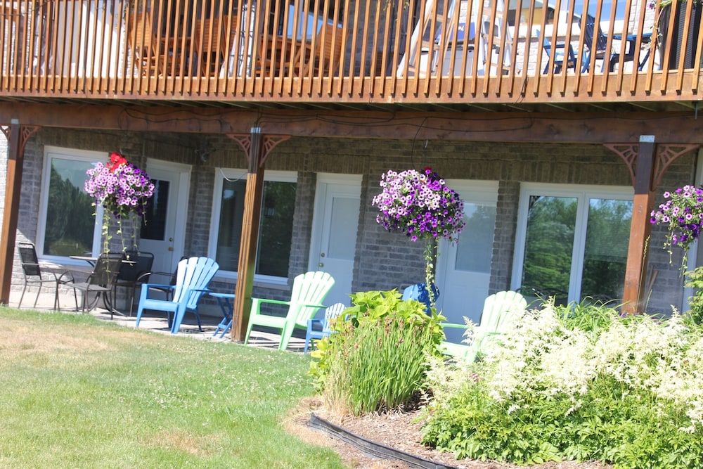 Golden Pathways Retreat and B&B