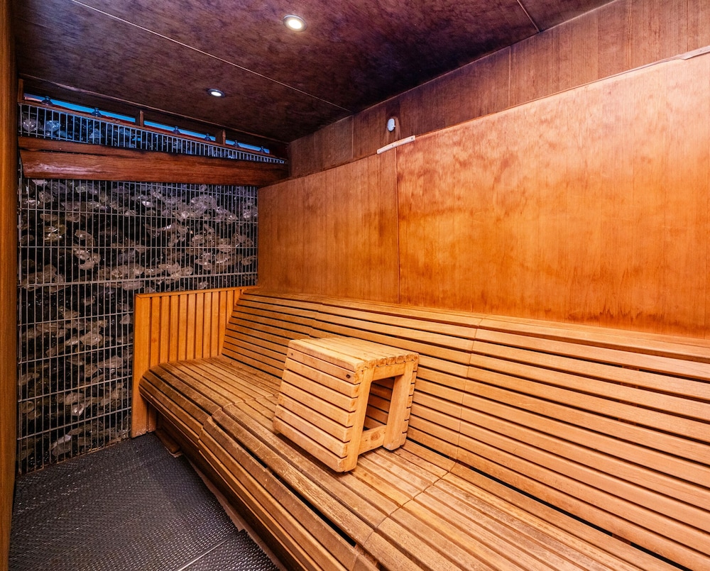 The Cosmopolitan Serene Living in a One Bedroom