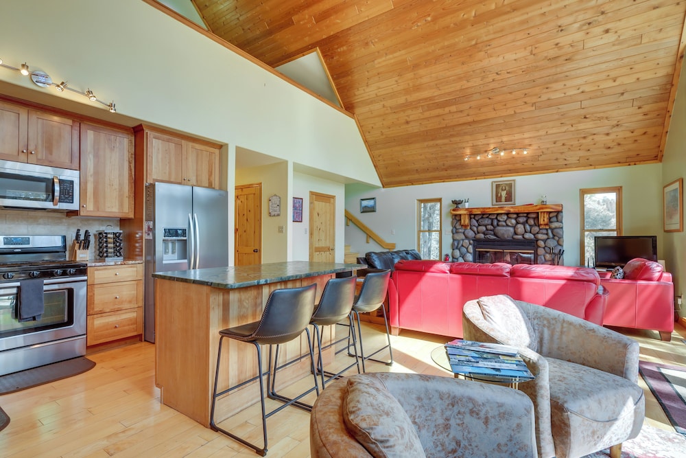 2 Min to Hiking: Cabin w/ Deck in Angel Fire