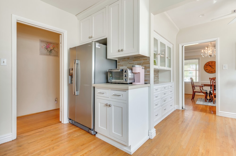 5 Mi to Sofi Stadium: Charming Family Home!