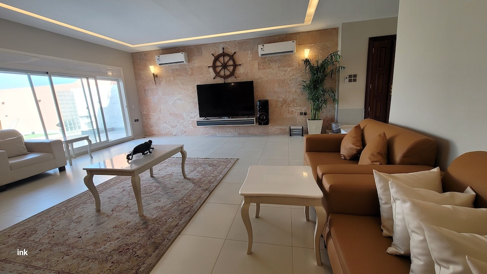 Durrat Al-Arous Villa in Moon Beach