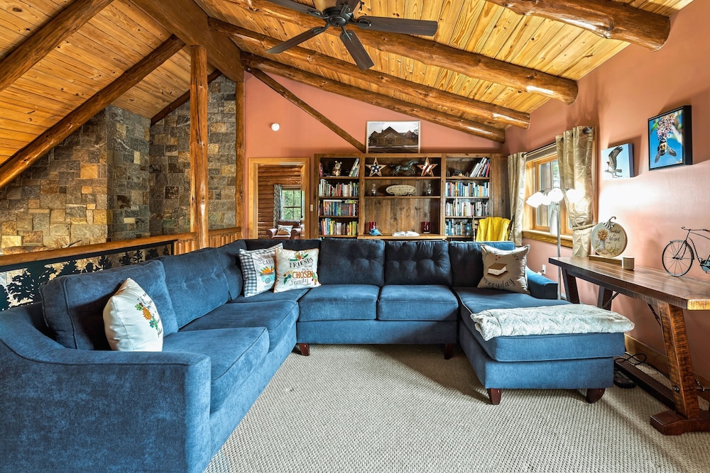 The Bigwood Cabin by Avantstay Hot Tub Firepit Pool Table Private Yard