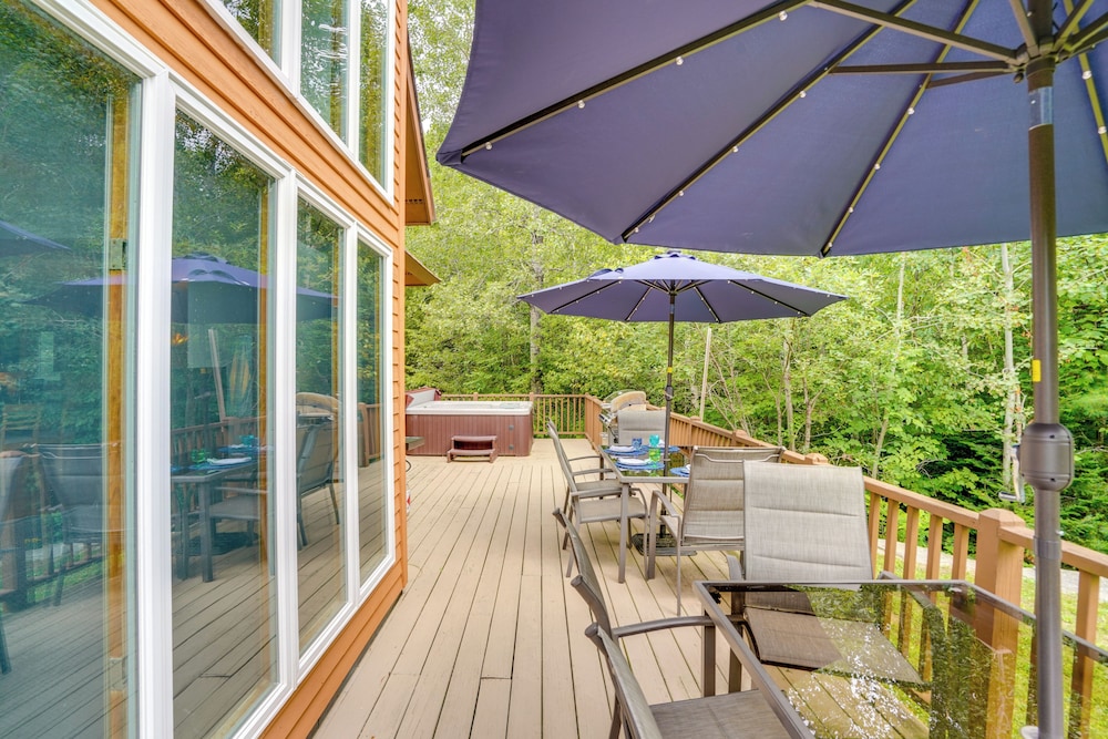 Game Room, Hot Tub! Year-round Dover Retreat