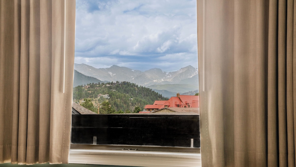 Trailborn Rocky Mountains Outpost - Property Image 2