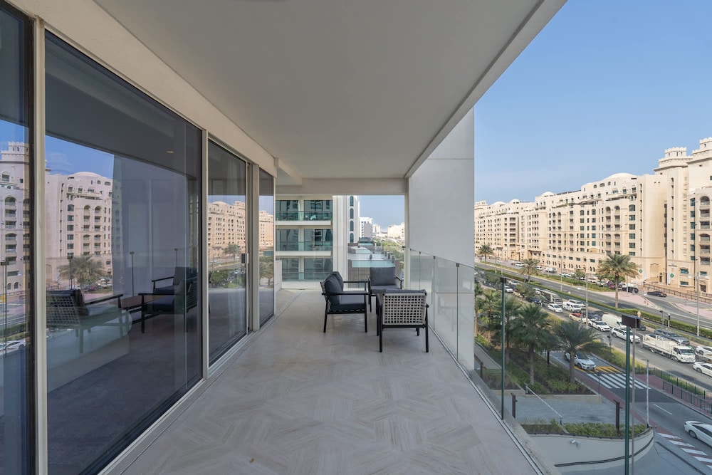 Stunning 3-bedroom Retreat at Five Palm Jumeirah With Spectacular Views and Direct Access to the West Beach