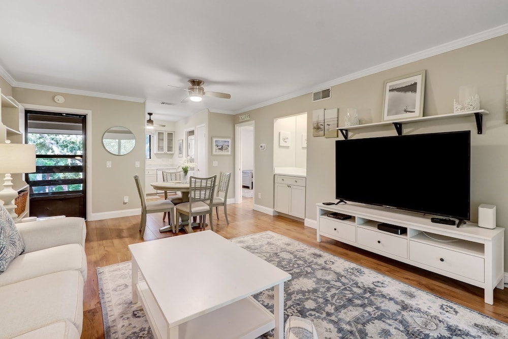 Amelia Landings 9e 2 Bedroom Condo