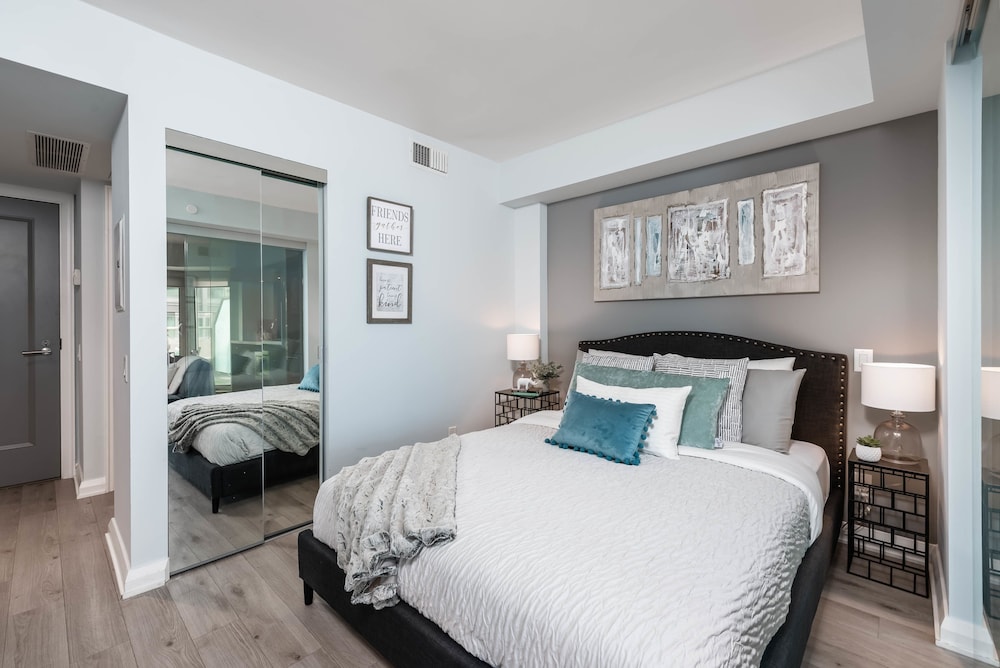 QuickStay Yorkville Paradise - Yonge & Bloor - Image 4