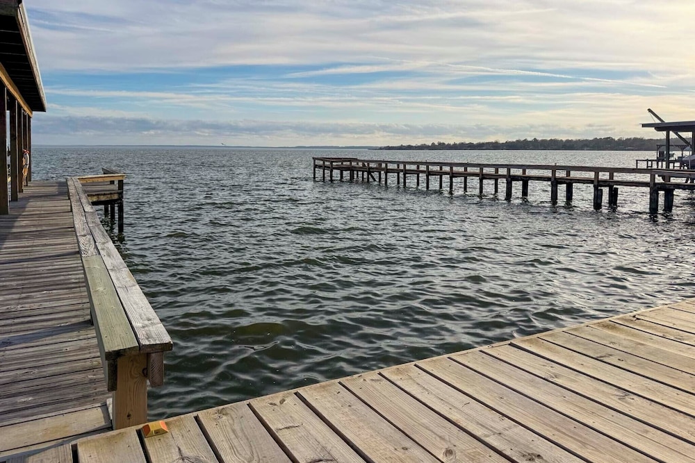 Private Pier, Porch! Quiet Lake Livingston Retreat