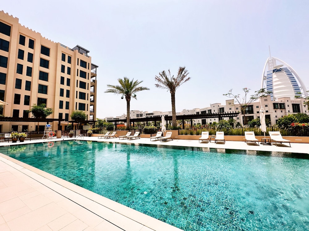 Modern 4BR w Full Burj Al Arab View Pvt Rooftop