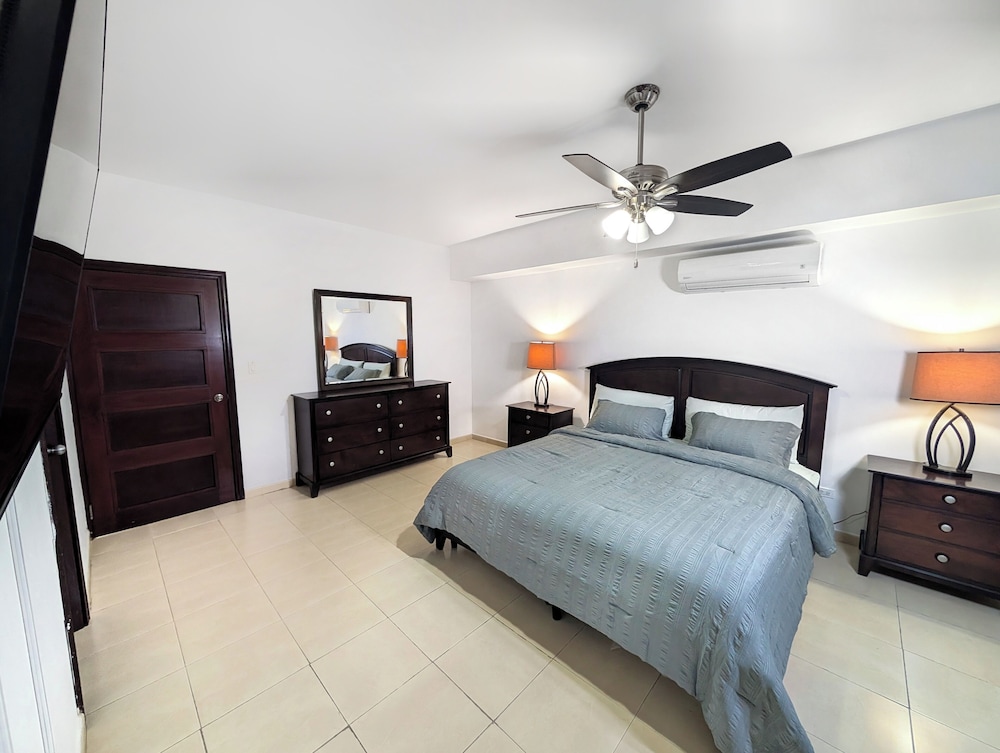YC 1701l Apartamento 2 BDR Av Balboa