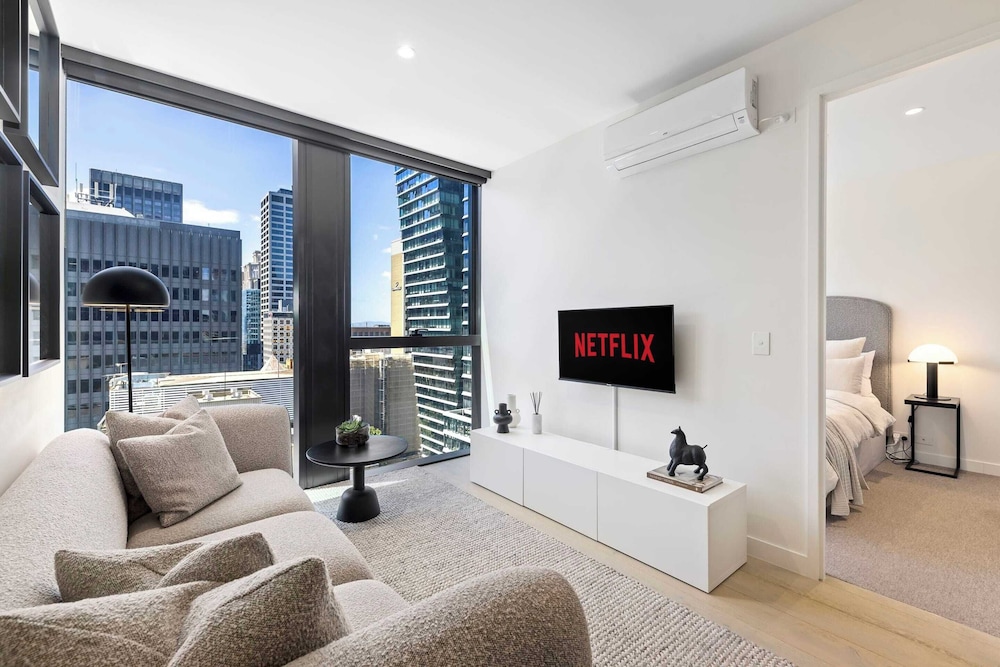Luxuria Apartments - Collins House