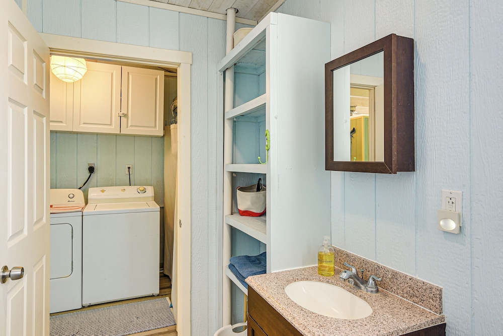 Beachfront Cottage w/ Boardwalk in Freeport