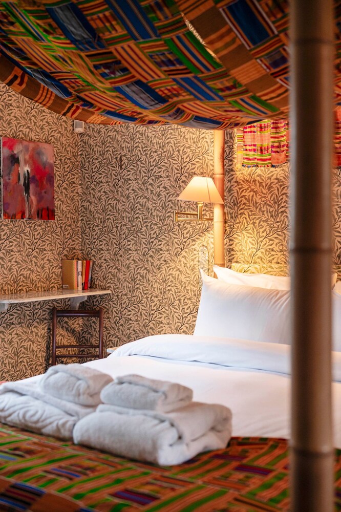 The Kensington Gatehouse - by Out of Office Lifestyle