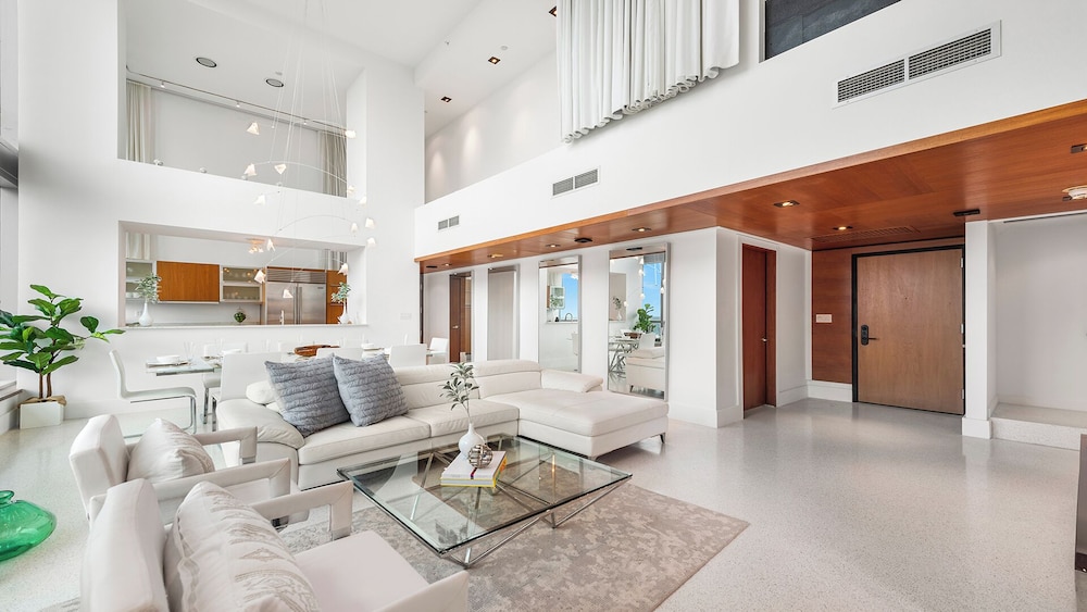 Luxury Vacation Rentals at The Setai by LRMB