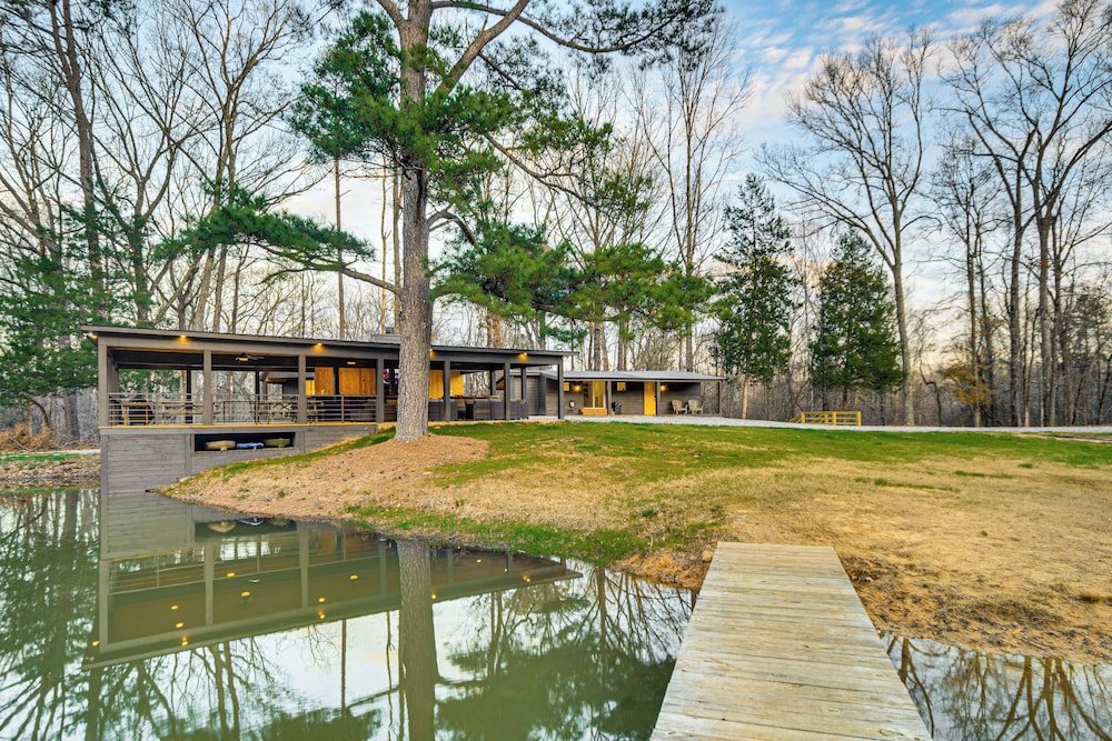 Fire Pits + Gazebo: Lakefront Escape in Terry!